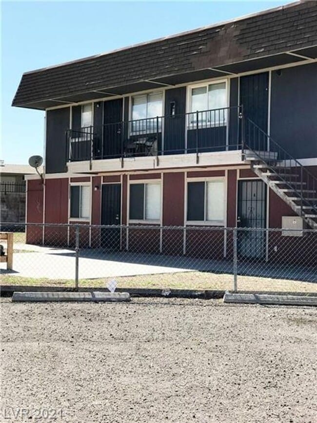 Building Photo - Two Bedroom/One Bathroom Rental