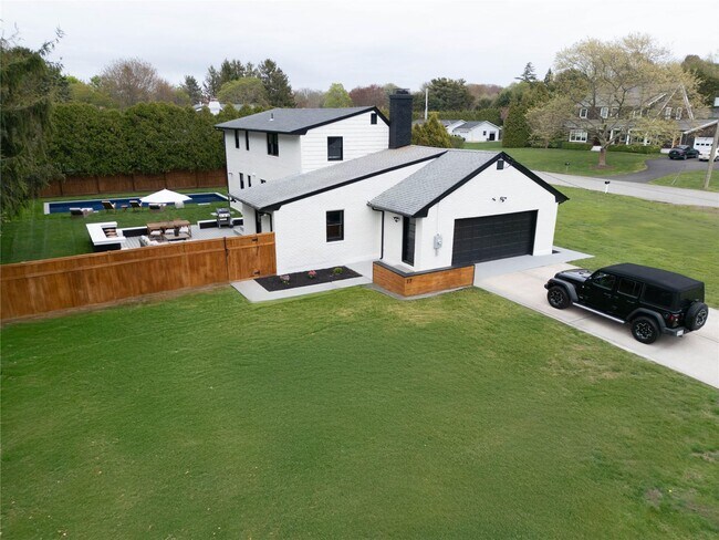 Photo - 17 Underhill Dr House