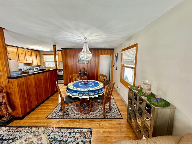 Photo - 325 Kishwaukee Dr