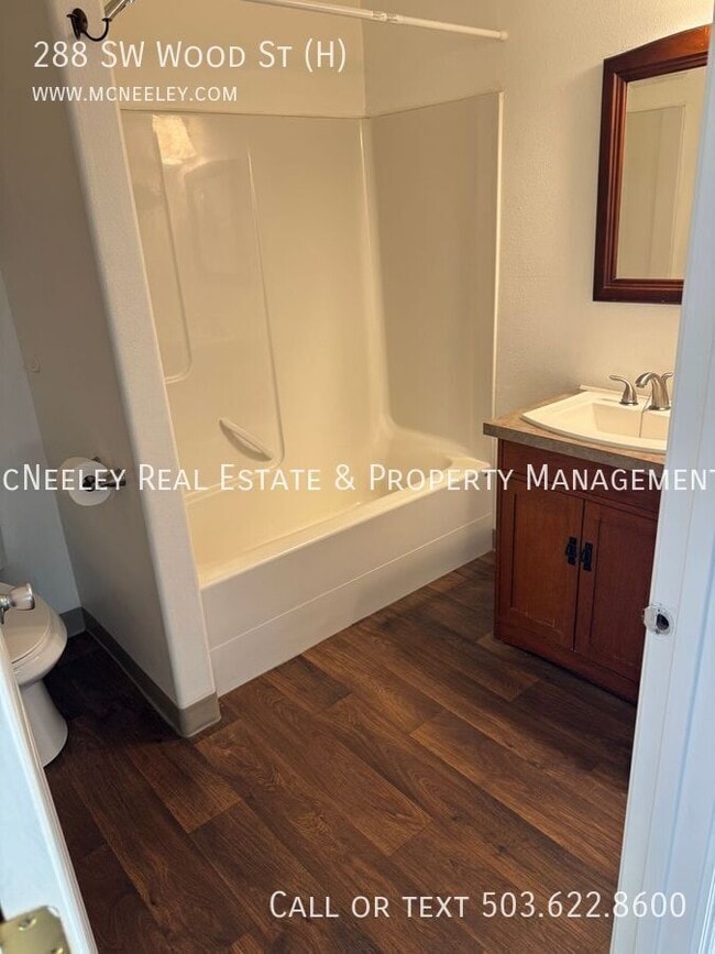 Photo - 288 SW Wood St