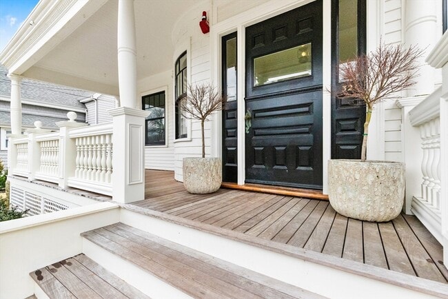 Building Photo - 32 Beacon St Unit 1B