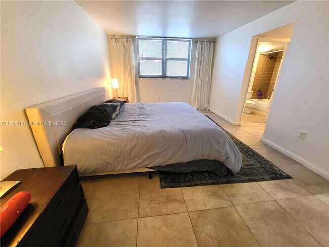 Photo - 1623 Collins Ave Unidad 614