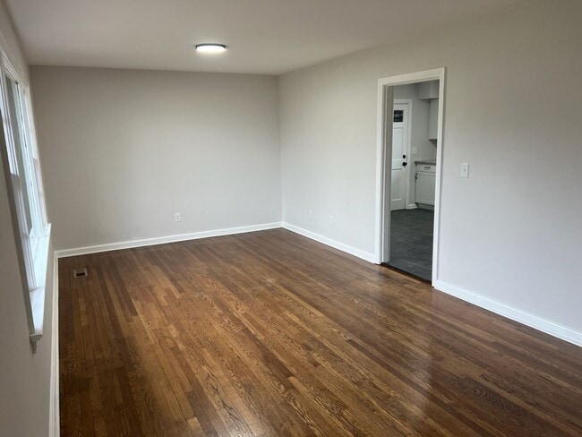 Photo - Newly renovated 3bed 1bath for rent!