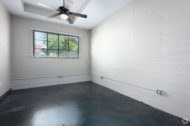 1BR, 1BA - 575SF - Living Room - 631 Campbell Ave LLC - Residential