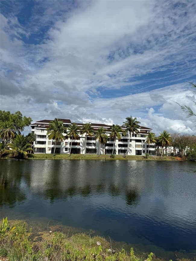 Building Photo - 8335 SW 152nd Ave Unit B110