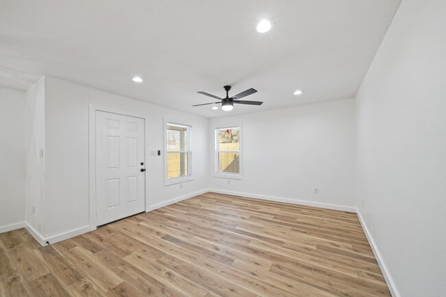 Photo - 4154 Erby St