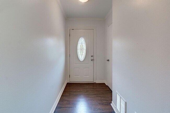 Photo - 1304 Loma Dr