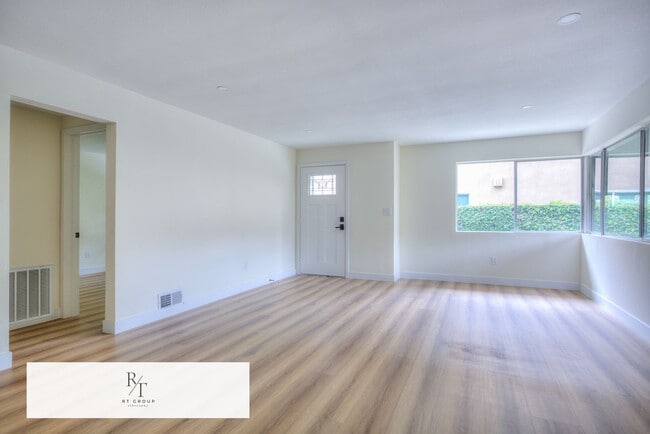 Photo - Fully Upgraded Spacious 3-Bedroom Unit in Prime Arcadia Location Unit A
