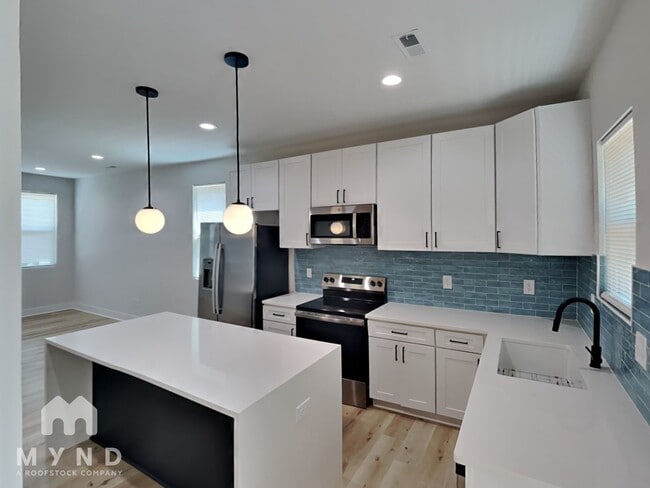 Photo - 2765 Bradford St