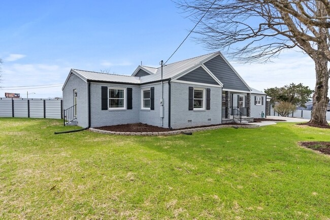 Photo - 102 Dogwood Ln