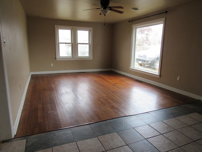 Photo - 636 W Washington St