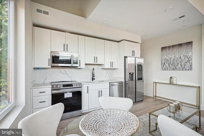 Building Photo - 1307 Longfellow St NW Unit 10