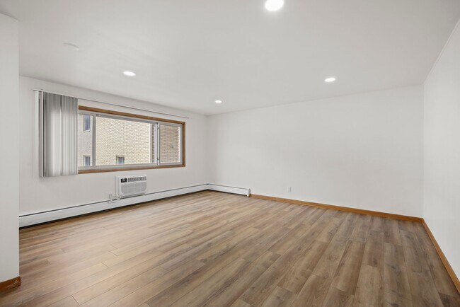 6210 Mineral Point Rd, Madison, WI 53705