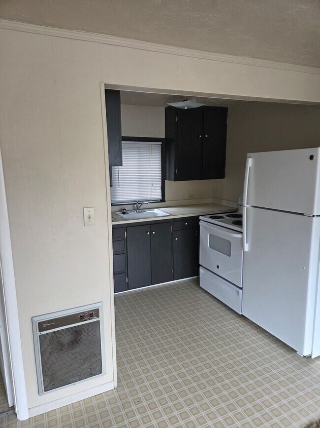 805-807 SW 5th St. 458 SW C St.