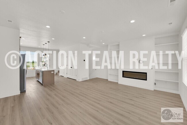 New Townhome in Farmington!
