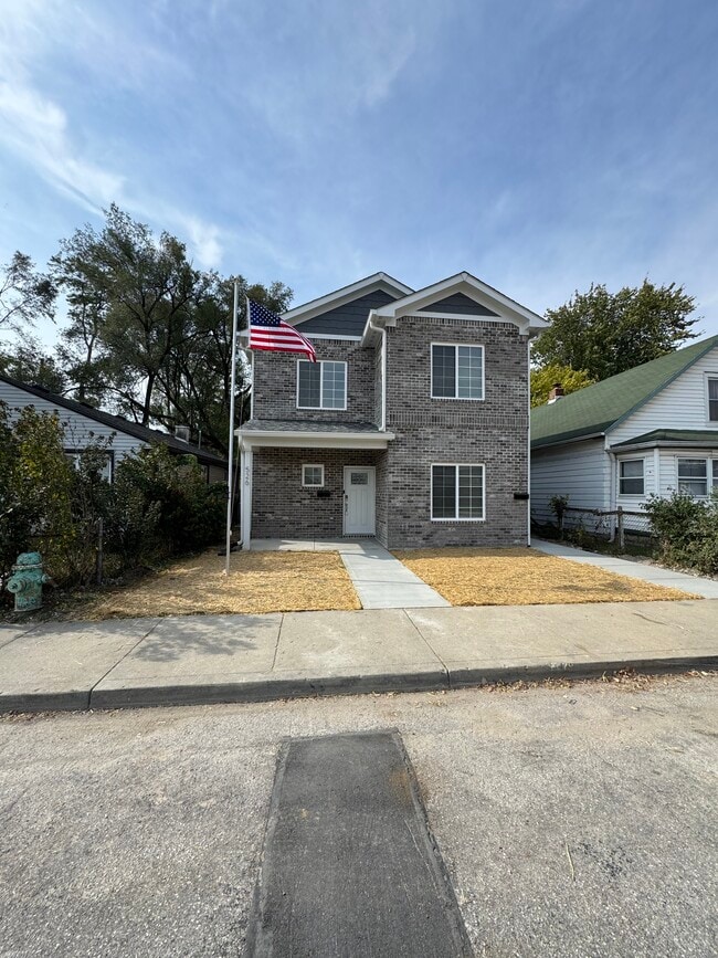 Building Photo - 528 N Elder Ave