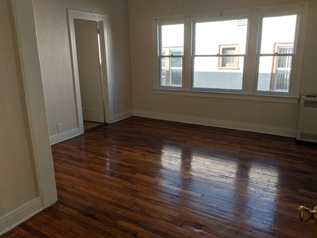 Building Photo - 206 N New Hampshire Ave Unit 12