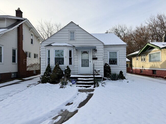 Building Photo - Meticulously Maintained 2 Bedrooms and 1.5 Bathrooms in Ferndale!