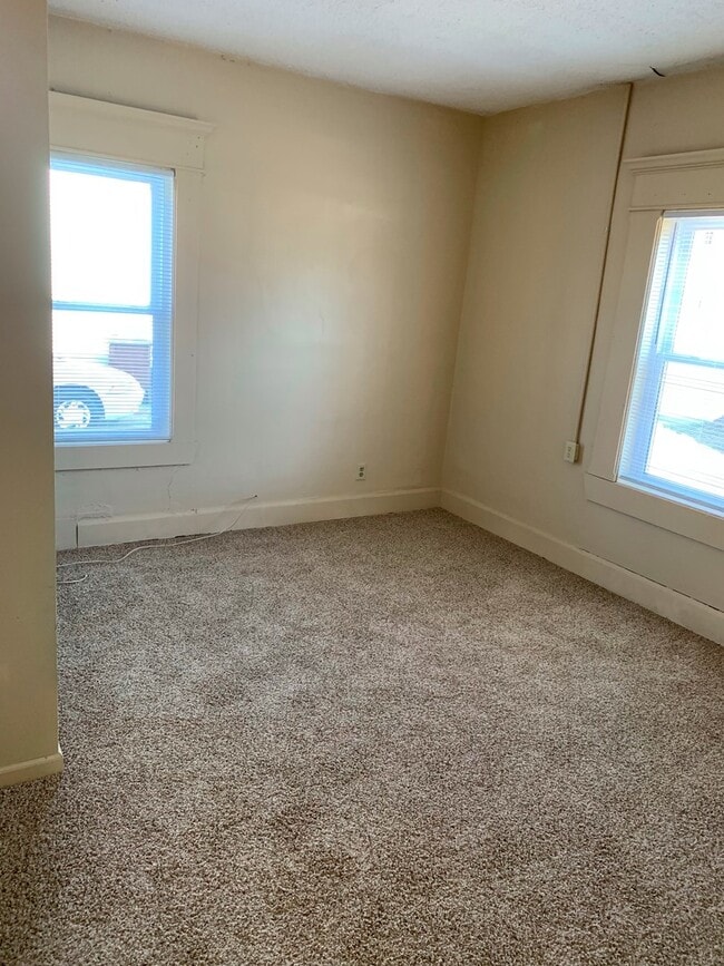 Photo - 2 Bedroom 1 Bathroom Home  $895!