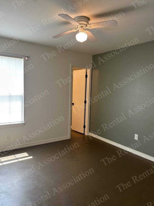 Building Photo - 185 Brownlee Rd