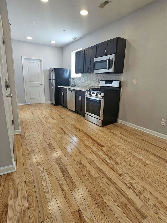 Photo - 813 N 41st St Unit 3