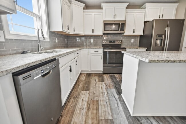 Photo - Pet Friendly Four Bedroom in Rossview!