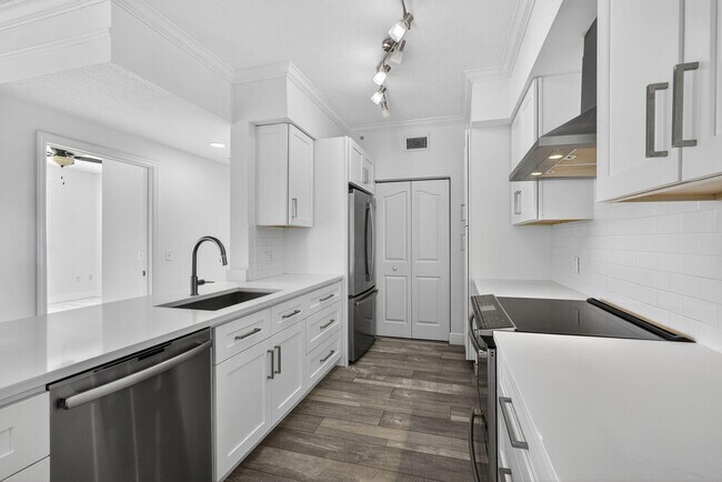 Photo - 5301 Myrtlewood Cir E