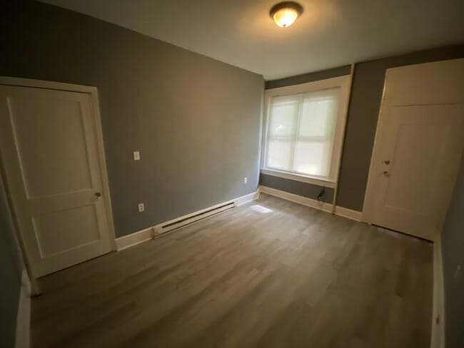 Building Photo - 811 W Main St Rental