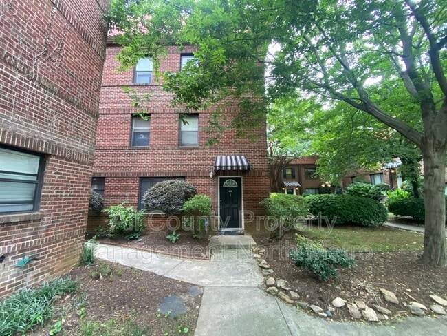 702 Argonne Ave NE Unit 1