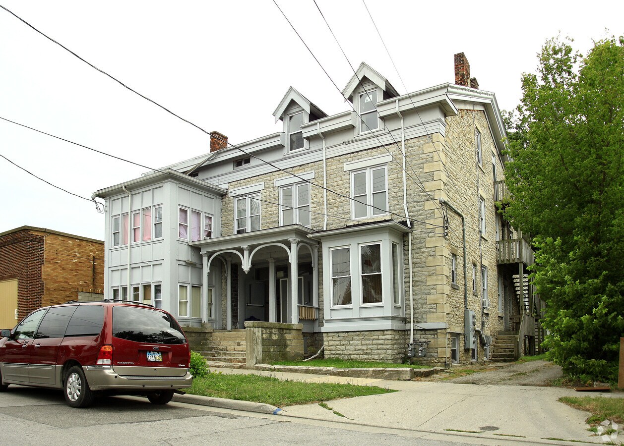 Photo - 213 Fulton St Apartments