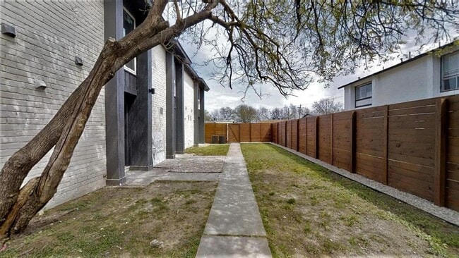 Building Photo - 1913 Hearthstone Dr Unit C