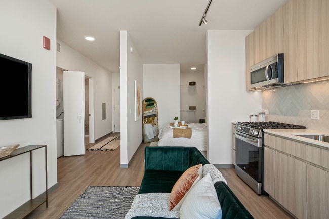 Photo - 559 S Damen Ave