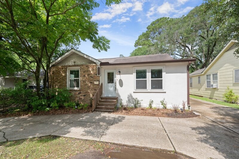 Photo - 1642 College Drive