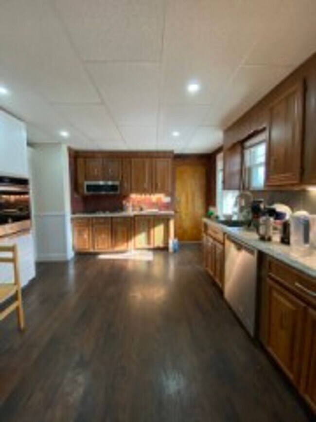 Building Photo - Boston College 2026!!! Renovated 5 Bed/2.5 Bath on Comm Ave Less than 1 block to Campus. NO FEE!!!