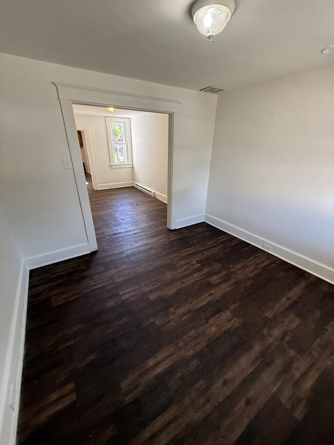Photo - 638 E Walnut St