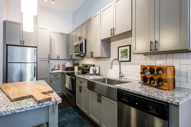 Ellison On Broad apartments — community photo