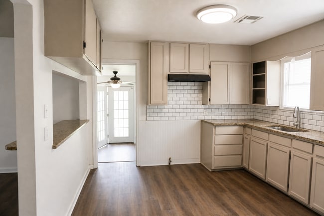Photo - 3128 Speight Ave