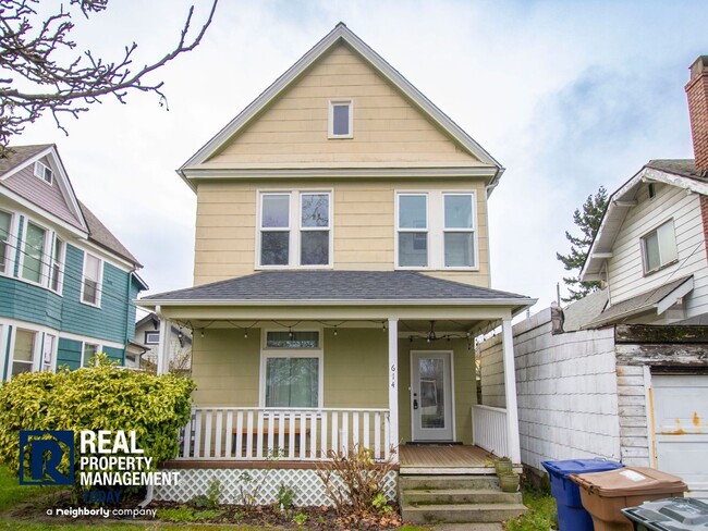 Building Photo - Charming Historic 3 Bedroom!