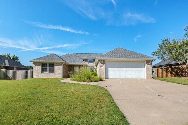 Building Photo - Beautiful Spacious Home w/ Community Clubhouse and Pool!