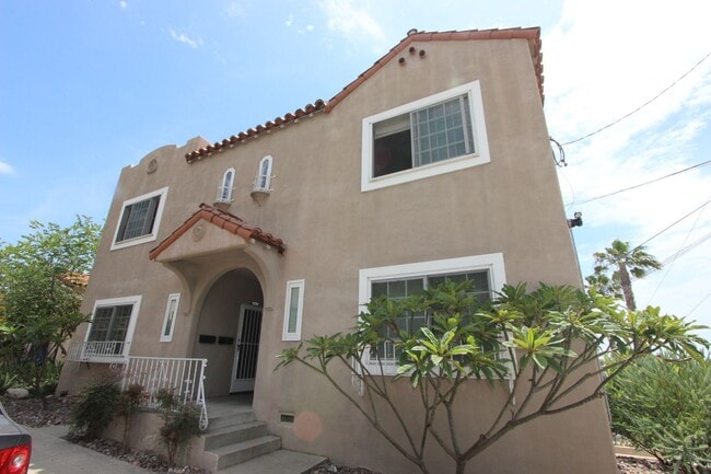 Building Photo - Beautiful 2 bedroom 1 bathroom upstairs ap... Unit 3066 Columbia Street Rental