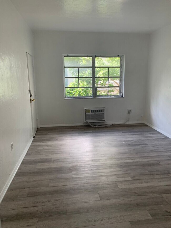 1350 Euclid Ave Unit 4