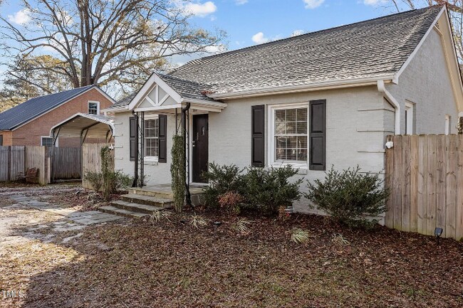 Photo - 211 W Sycamore St