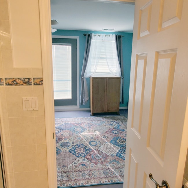 entry to rm - 3457 N Kedzie Ave