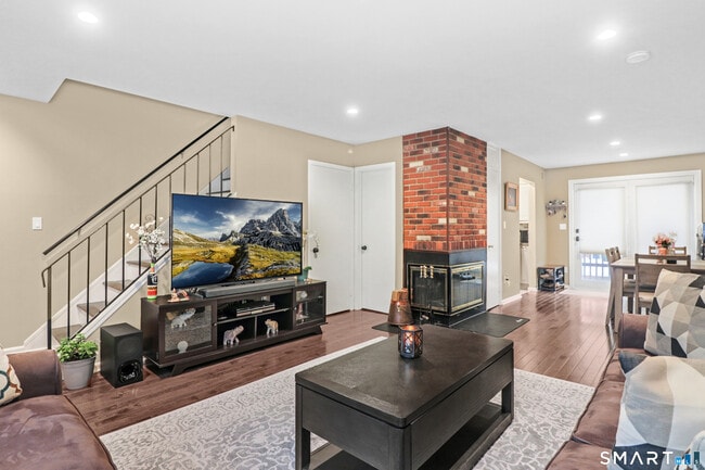 Photo - 14 1/2 Fairview Ave Unit B3