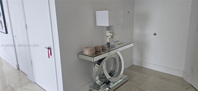 Photo - 495 Brickell Ave Unidad 5310