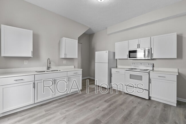 Photo - 2912 N Kenwood Ave