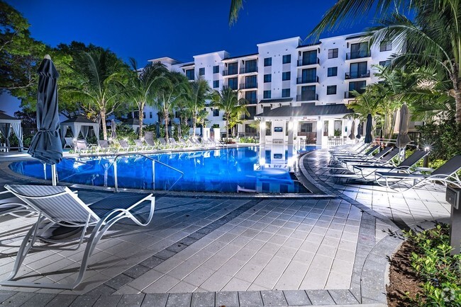 Resort Style Swimming Pool - Palmetto Station Rental