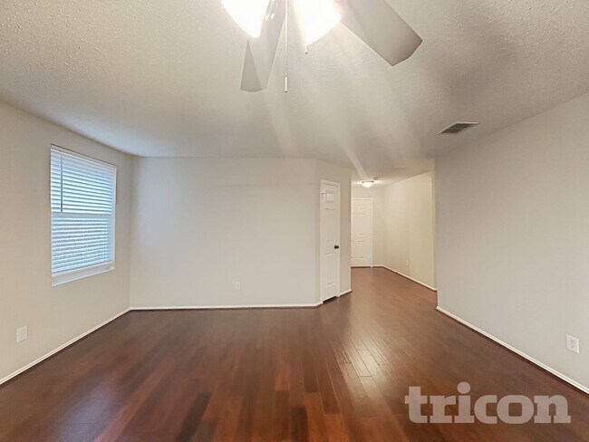 Photo - 1913 Lariat Dr