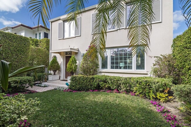 Photo - 155 Peruvian Ave