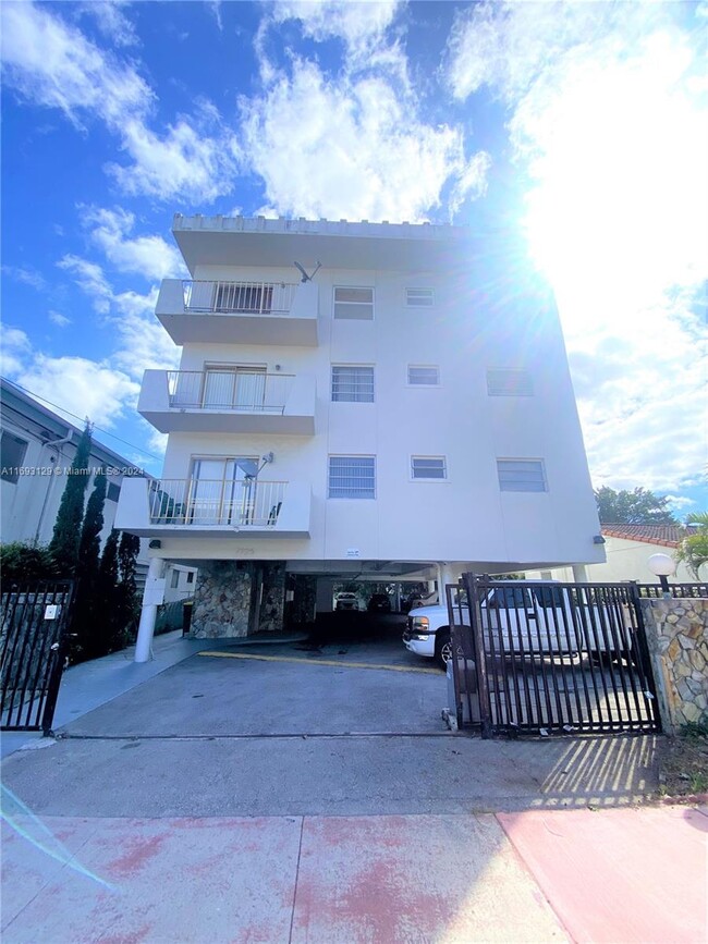 Photo - 7925 Carlyle Ave Condominio Unidad 404